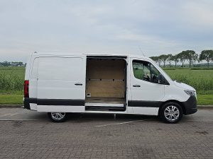 Drzwi boczne przestrzeni ładunkowej — Mercedes-Benz SPRINTER 319 L2H1 V6 LED Mbux10 z 2021 roku