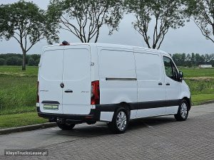 Strona pasażera z tyłu — Mercedes-Benz SPRINTER 319 L2H1 V6 LED Mbux10 z 2021 roku