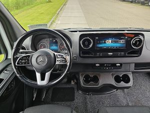 Deska rozdzielcza i stanowisko kierowcy — Mercedes-Benz SPRINTER 319 L2H1 V6 LED Mbux10 z 2021 roku
