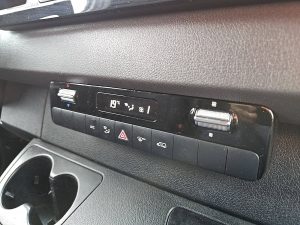 Wyposażenie specjalne wnętrza — Mercedes-Benz SPRINTER 319 L2H1 V6 LED Mbux10 z 2021 roku