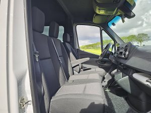 Wnętrze kabiny — Mercedes-Benz SPRINTER 319 L2H2 V6 Dub Cab! z 2021 roku