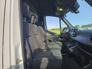 Wnętrze kabiny — Mercedes-Benz SPRINTER 319 L3H2 Maxi Automaat z 2022 roku