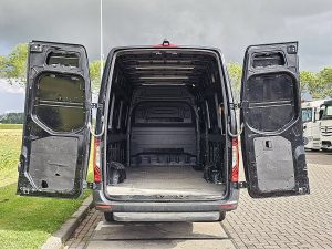 Przestrzeń ładunkowa — Mercedes-Benz SPRINTER 319 L3H2 Maxi LED Mbux10 z 2022 roku