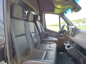Wnętrze kabiny — Mercedes-Benz SPRINTER 319 L3H2 V6 LED 3.0Ltr! z 2019 roku