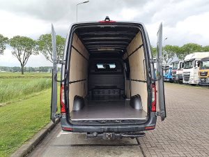 Przestrzeń ładunkowa — Mercedes-Benz SPRINTER 319 L3H2 V6 LED 3.5t-Trh z 2020 roku