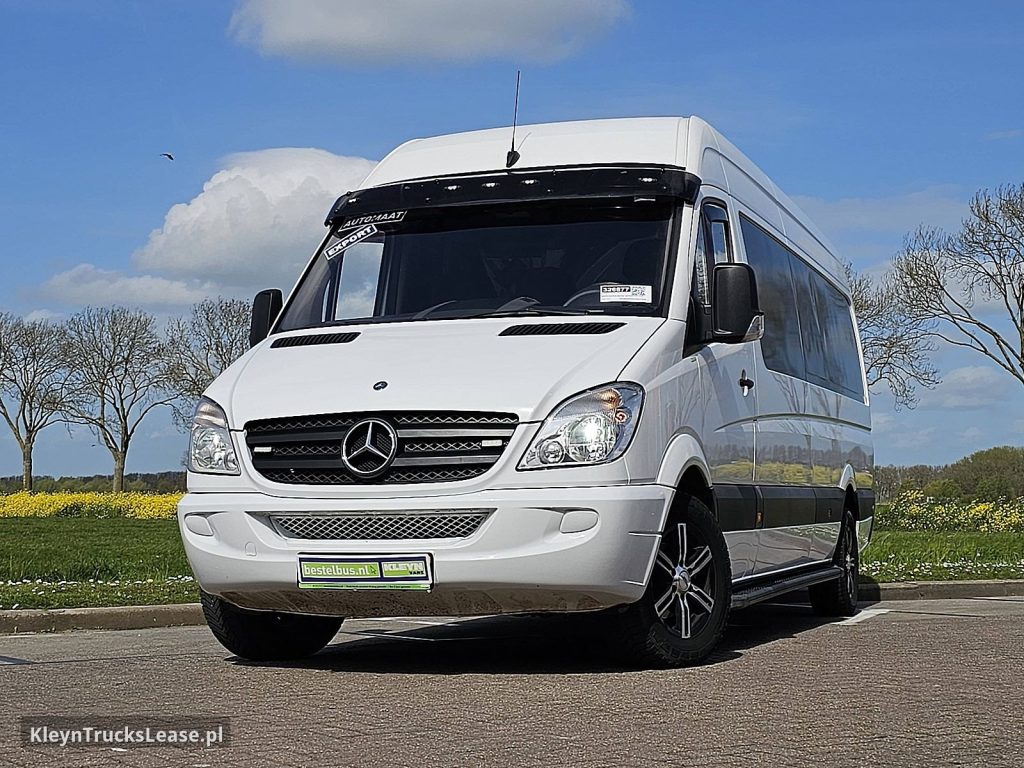 Mercedes-Benz SPRINTER 319 V6 3.0ltr ac aut z 2011 roku, blaszak z zagranicy — przód pojazdu