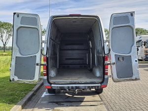 Przestrzeń ładunkowa — Mercedes-Benz SPRINTER 319 V6 3.0ltr ac aut z 2011 roku