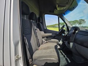 Wnętrze kabiny — Mercedes-Benz SPRINTER 319 V6 3.0ltr ac aut z 2011 roku