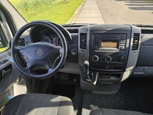 Deska rozdzielcza i stanowisko kierowcy — Mercedes-Benz SPRINTER 319 V6 3.0ltr ac aut z 2011 roku
