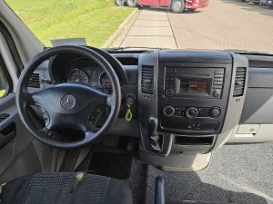 Deska rozdzielcza i stanowisko kierowcy — Mercedes-Benz SPRINTER 319 V6 3.0ltr ac aut z 2011 roku