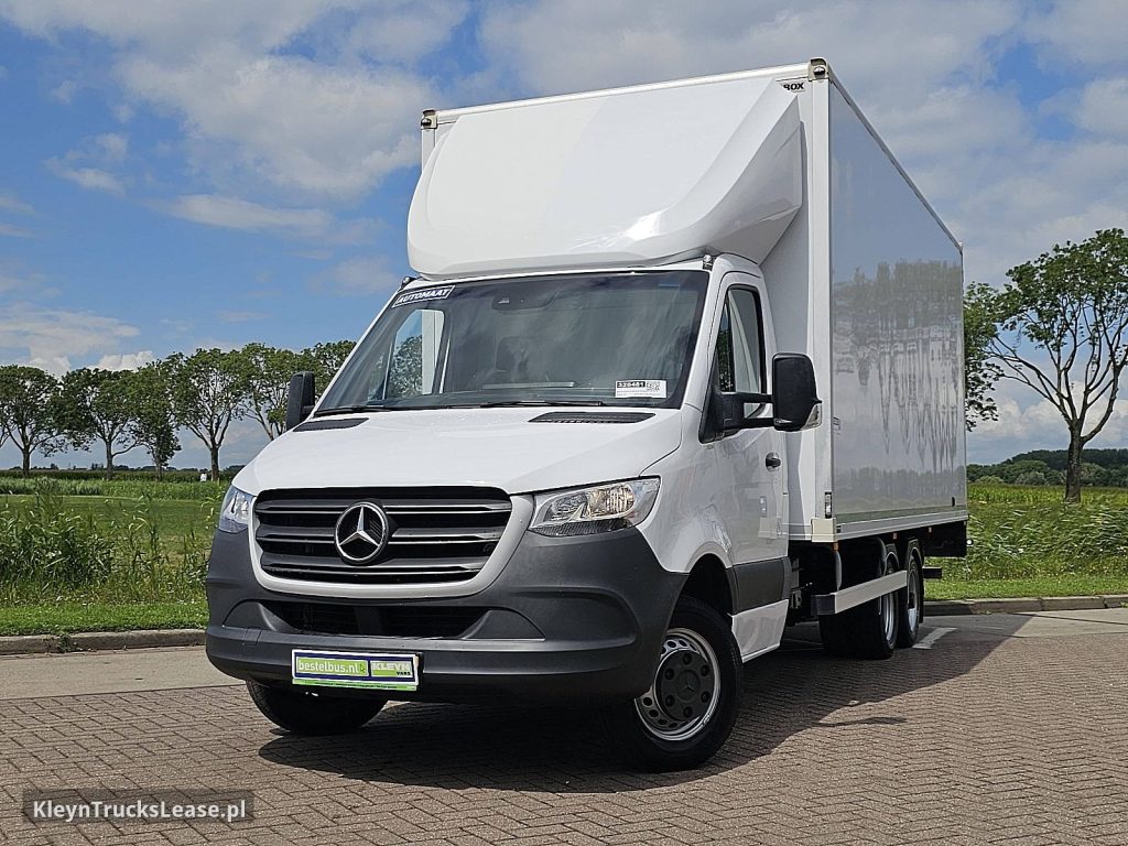 Mercedes-Benz SPRINTER 515 ac automaat EURO6 z 2022 roku, kontener z zagranicy — przód pojazdu