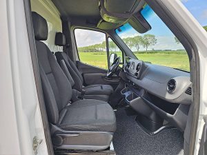 Wnętrze kabiny — Mercedes-Benz SPRINTER 515 ac automaat EURO6 z 2022 roku