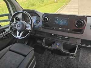 Deska rozdzielcza i stanowisko kierowcy — Mercedes-Benz SPRINTER 515 ac automaat EURO6 z 2022 roku