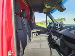 Wnętrze kabiny — Mercedes-Benz SPRINTER 515 Bakwagen 433 WLB L3! z 2023 roku