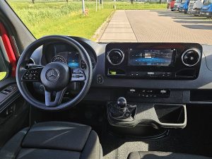 Deska rozdzielcza i stanowisko kierowcy — Mercedes-Benz SPRINTER 515 Bakwagen 433 WLB L3! z 2023 roku