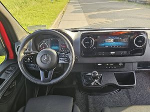 Deska rozdzielcza i stanowisko kierowcy — Mercedes-Benz SPRINTER 515 Bakwagen 433 WLB L3! z 2023 roku