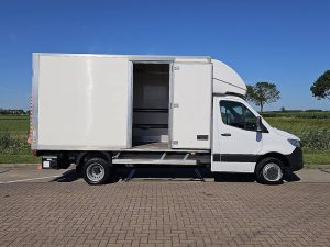 Drzwi boczne przestrzeni ładunkowej — Mercedes-Benz SPRINTER 515 Bakwagen Laadklep! z 2023 roku