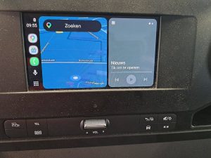 Ekran z Apple CarPlay — Mercedes-Benz SPRINTER 515 Bakwagen Laadklep! z 2023 roku