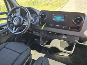 Deska rozdzielcza i stanowisko kierowcy — Mercedes-Benz SPRINTER 515 Bakwagen Laadklep! z 2023 roku