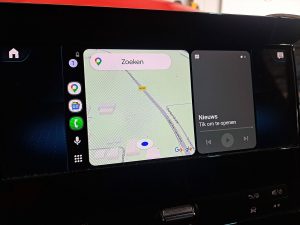 Ekran z Apple CarPlay — Mercedes-Benz SPRINTER 515 Bakwagen LWB 433CM! z 2023 roku