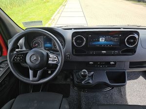 Deska rozdzielcza i stanowisko kierowcy — Mercedes-Benz SPRINTER 515 Bakwagen LWB 433CM! z 2023 roku