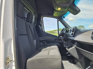 Wnętrze kabiny — Mercedes-Benz SPRINTER 516 CDI 4X4 ALLRAD L2H2 z 2019 roku