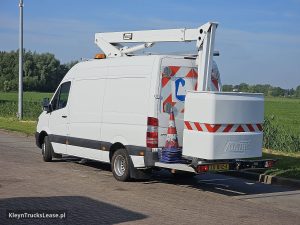 Strona kierowcy z tyłu — Mercedes-Benz SPRINTER 516 Hoogwerker EURO6 z 2017 roku