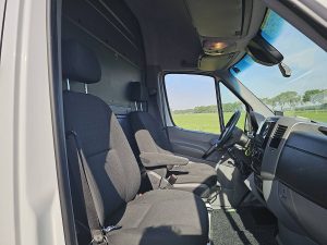Wnętrze kabiny — Mercedes-Benz SPRINTER 516 Hoogwerker EURO6 z 2017 roku