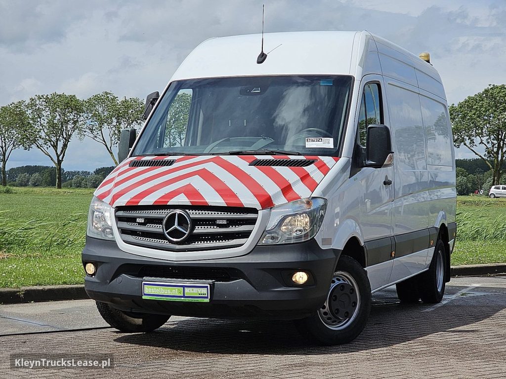 Mercedes-Benz SPRINTER 519 L2H2 V6 3.0Ltr Airco z 2018 roku, blaszak z zagranicy — przód pojazdu