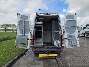 Przestrzeń ładunkowa — Mercedes-Benz SPRINTER 519 L2H2 V6 3.0Ltr Airco z 2018 roku