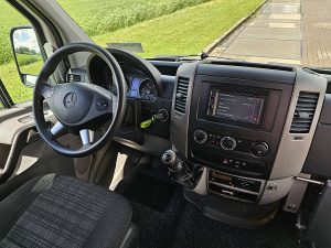Deska rozdzielcza i stanowisko kierowcy — Mercedes-Benz SPRINTER 519 L2H2 V6 3.0Ltr Airco z 2018 roku