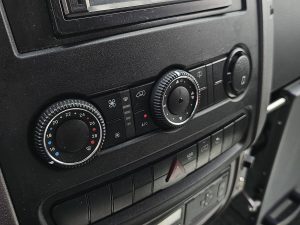Wyposażenie specjalne wnętrza — Mercedes-Benz SPRINTER 519 L2H2 V6 3.0Ltr Airco z 2018 roku