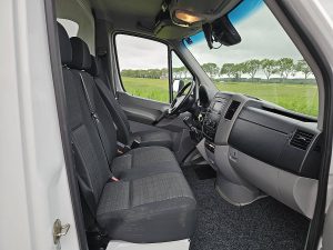 Wnętrze kabiny — Mercedes-Benz SPRINTER 519 V6 3.0ltr FRIGO EUR6 z 2015 roku