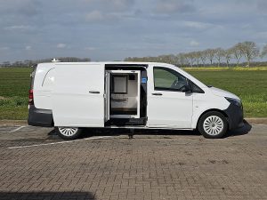 Drzwi boczne przestrzeni ładunkowej — Mercedes-Benz VITO 110 Veba box XL EURO6 z 2024 roku