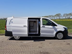 Drzwi boczne przestrzeni ładunkowej — Mercedes-Benz VITO 110 Veba box XL EURO6 z 2024 roku