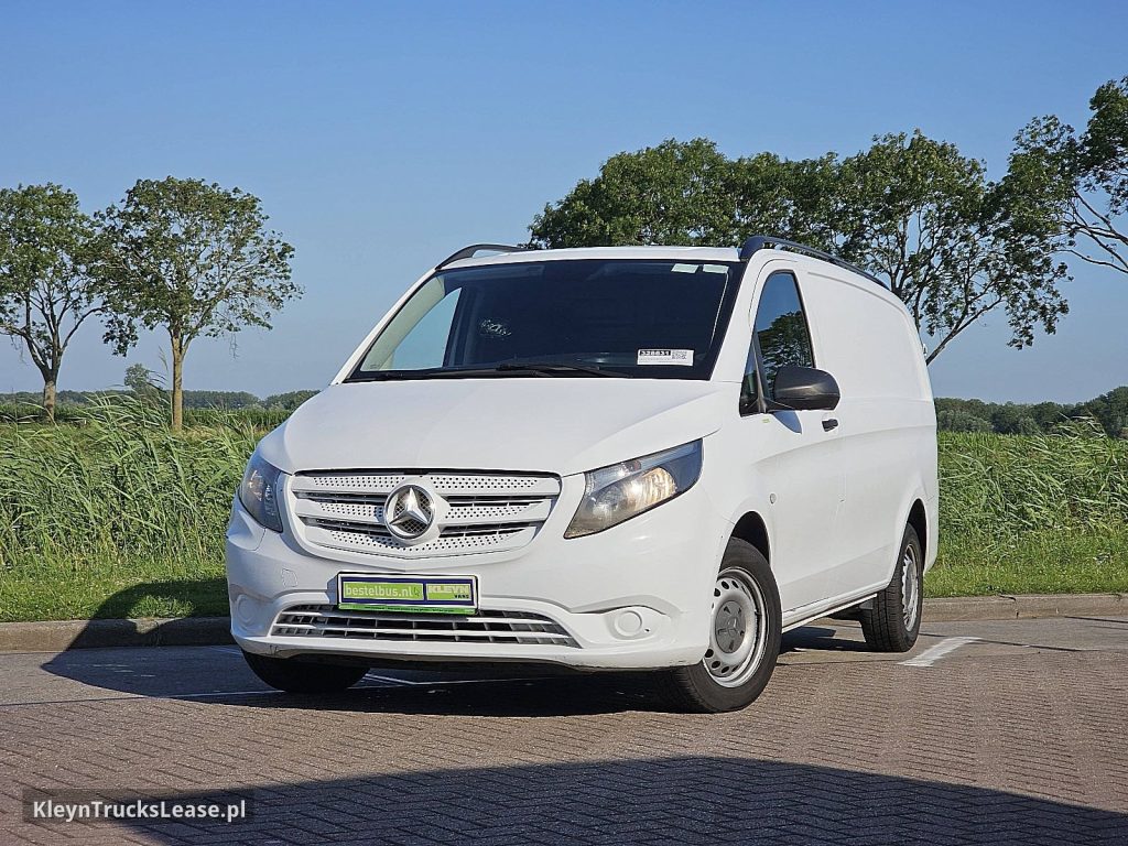 Mercedes-Benz VITO 111 L2 Airco Cruise Trek z 2017 roku, blaszak z zagranicy — przód pojazdu