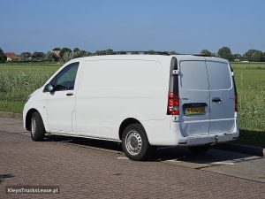Strona kierowcy z tyłu — Mercedes-Benz VITO 111 L2 Airco Cruise Trek z 2017 roku
