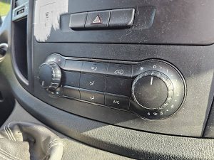 Wyposażenie specjalne wnętrza — Mercedes-Benz VITO 111 L2 Airco Cruise Trek z 2017 roku