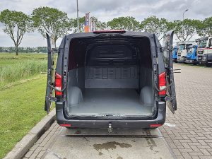 Przestrzeń ładunkowa — Mercedes-Benz VITO 114 XXL ac aut. EURO6 z 2022 roku