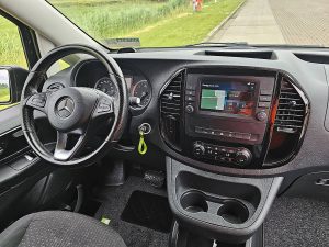 Deska rozdzielcza i stanowisko kierowcy — Mercedes-Benz VITO 114 XXL ac aut. EURO6 z 2022 roku