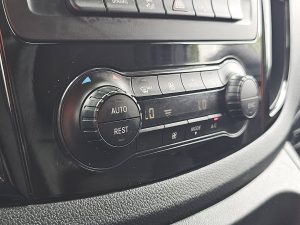 Wyposażenie specjalne wnętrza — Mercedes-Benz VITO 114 XXL ac aut. EURO6 z 2022 roku