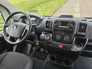 Deska rozdzielcza i stanowisko kierowcy — Opel MOVANO 2.2 Bakwagen Laadklep! z 2024 roku