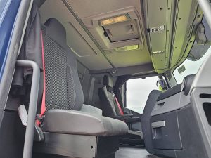 Wnętrze kabiny — Renault C 440 z 2021 roku
