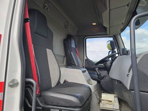 Wnętrze kabiny — Renault D 250 D 16 250 FUEL 11.000 z 2016 roku
