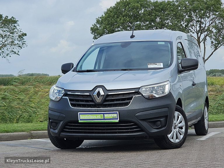 Renault KANGOO 1.5 DCI 95 COMFORT z 2022 roku, kompaktowy dostawczak z zagranicy — przód pojazdu