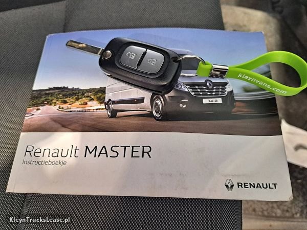 Renault MASTER 2.3 z 2018 roku, blaszak z zagranicy