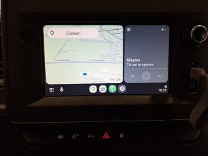 Ekran z Apple CarPlay — Renault MASTER 2.3 Bakwagen Laadklep! z 2023 roku