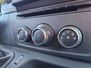 Wyposażenie specjalne wnętrza — Renault MASTER 2.3 Bakwagen Laadklep! z 2023 roku
