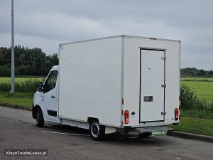 Strona kierowcy z tyłu — Renault MASTER 2.3 DCI 135 FRIGO z 2020 roku