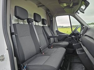 Wnętrze kabiny — Renault MASTER 2.3 DCI 135 FRIGO z 2020 roku